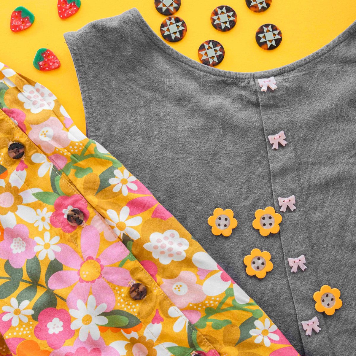 Yellow Daisy Large 1" Buttons