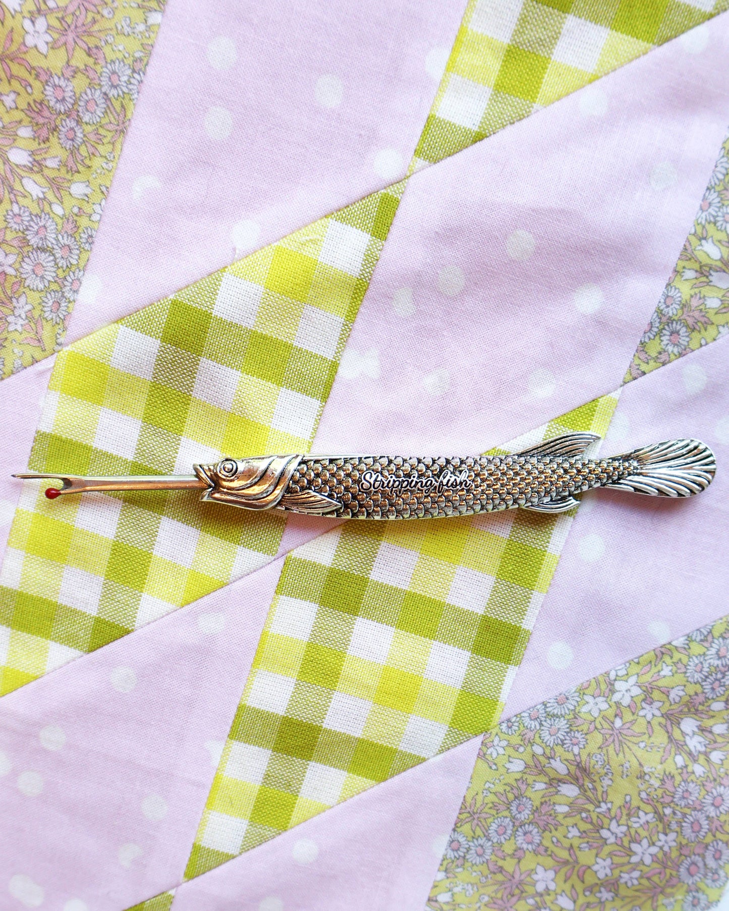 Fish seam ripper