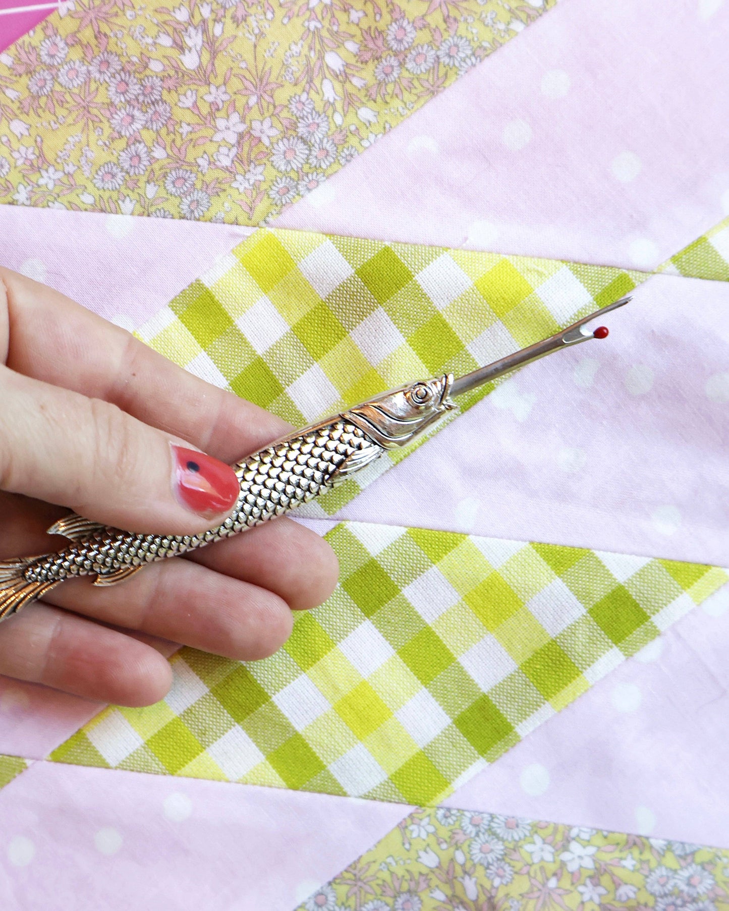 Fish seam ripper