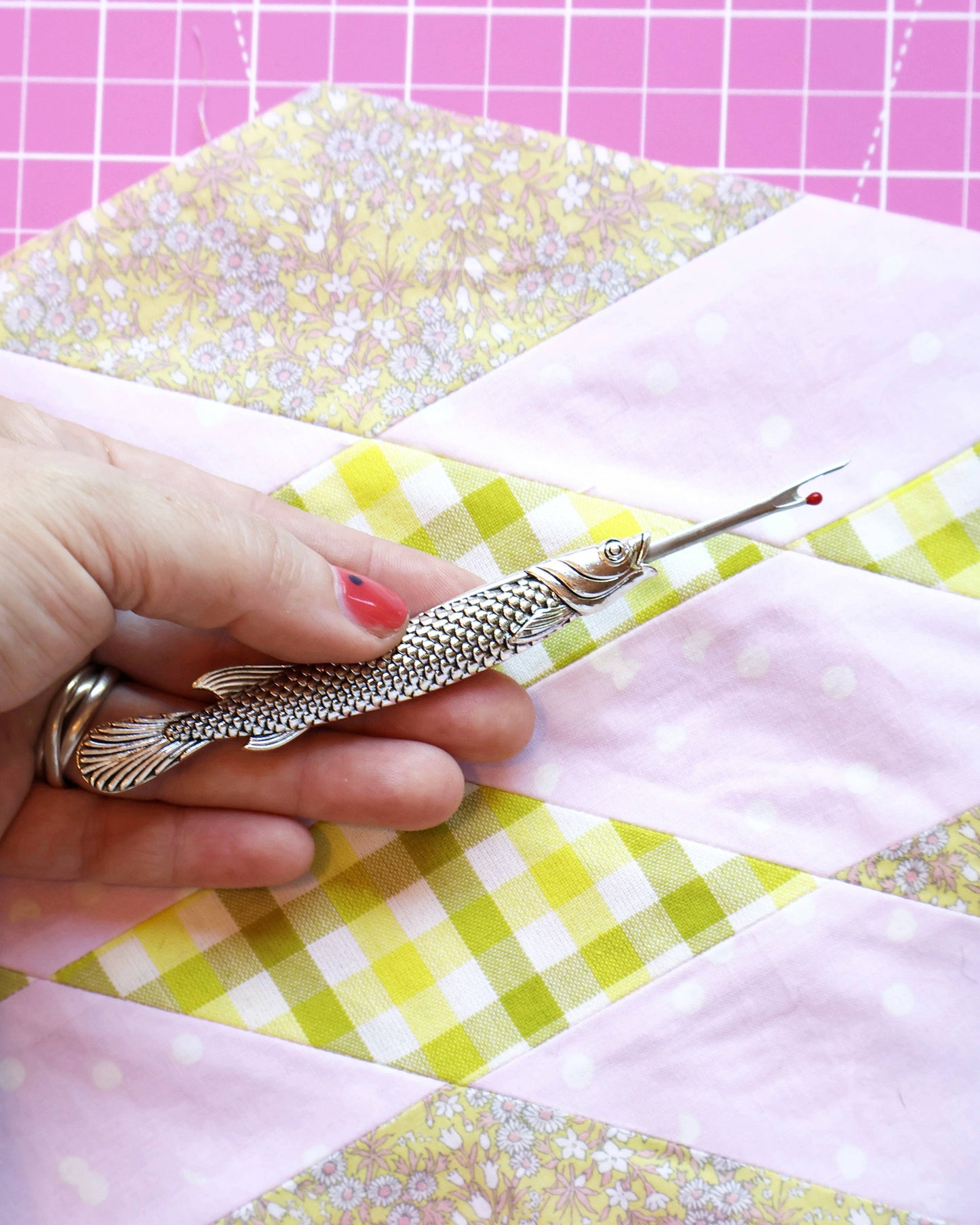 Fish seam ripper